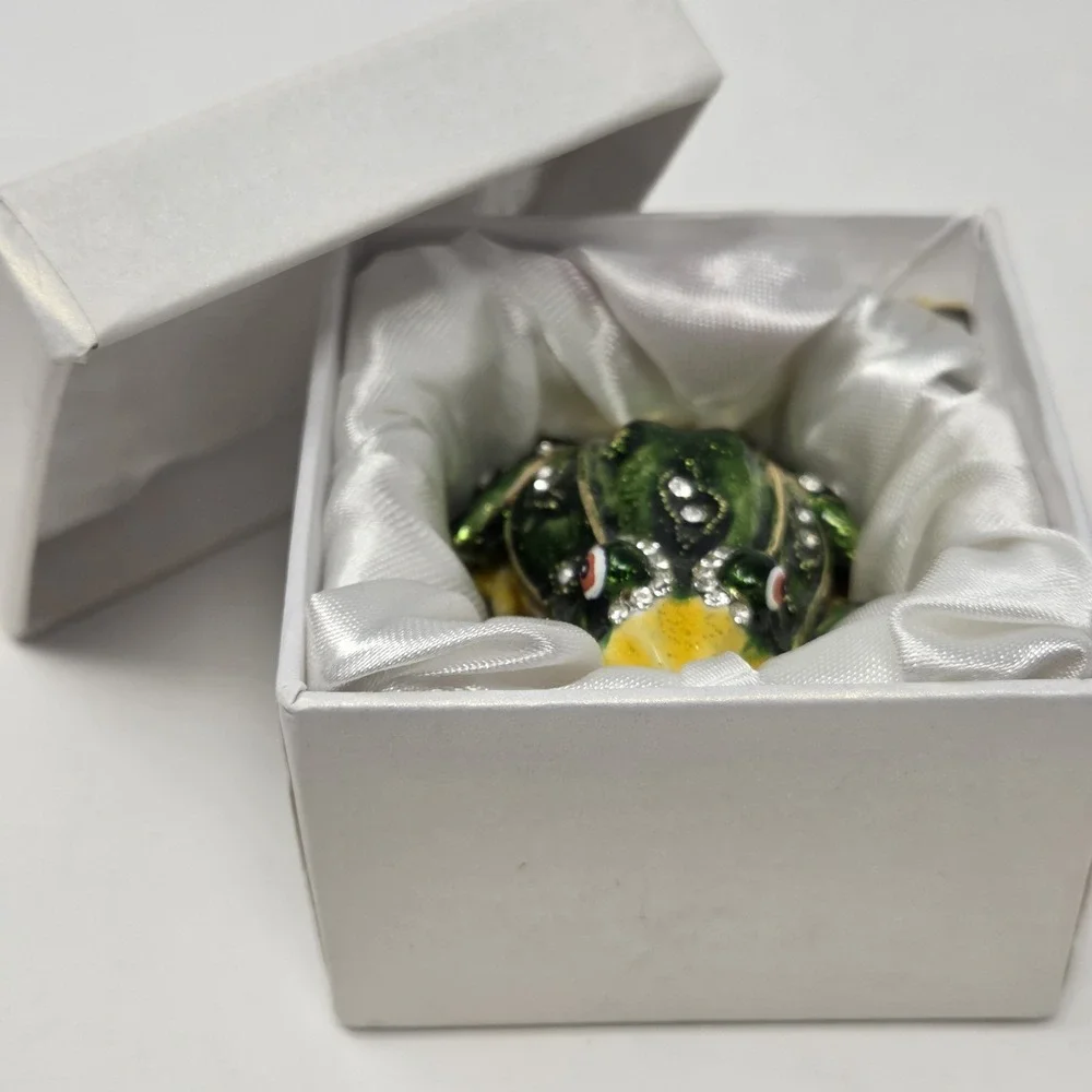 Small Green Frog Hinged Metal Enameled Crystal Whimsical Trinket Box Magnetic‎